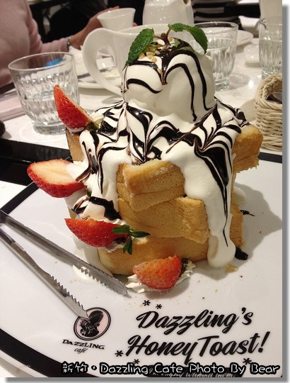 【美食】「新竹 ．Dazzling Cafe & 新年快樂唷！」