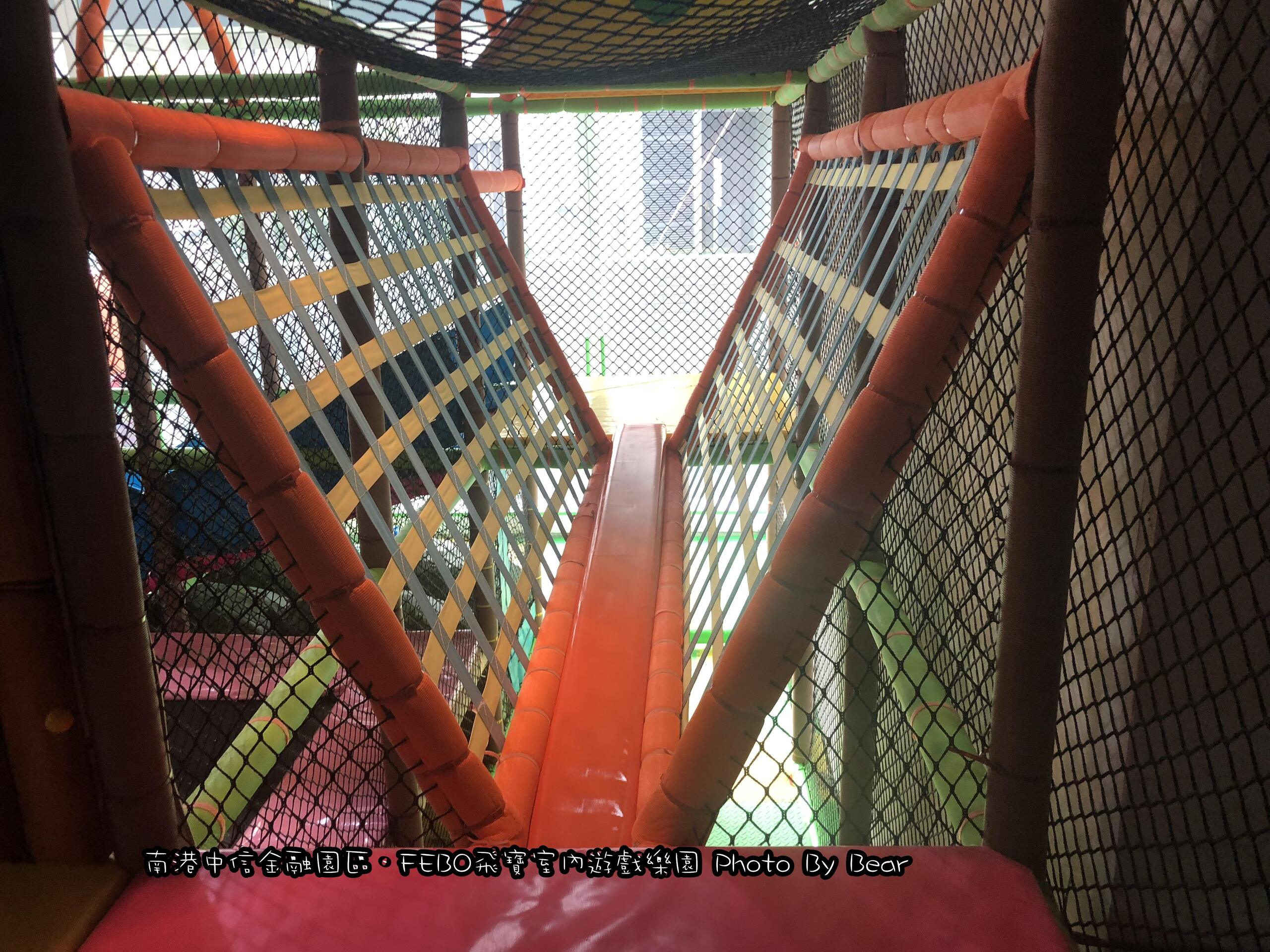 【親子樂園】「南港．FEBO飛寶室內遊戲樂園(球池溜滑梯/沙池/攀爬設施/VR體驗/中信金融園區)」