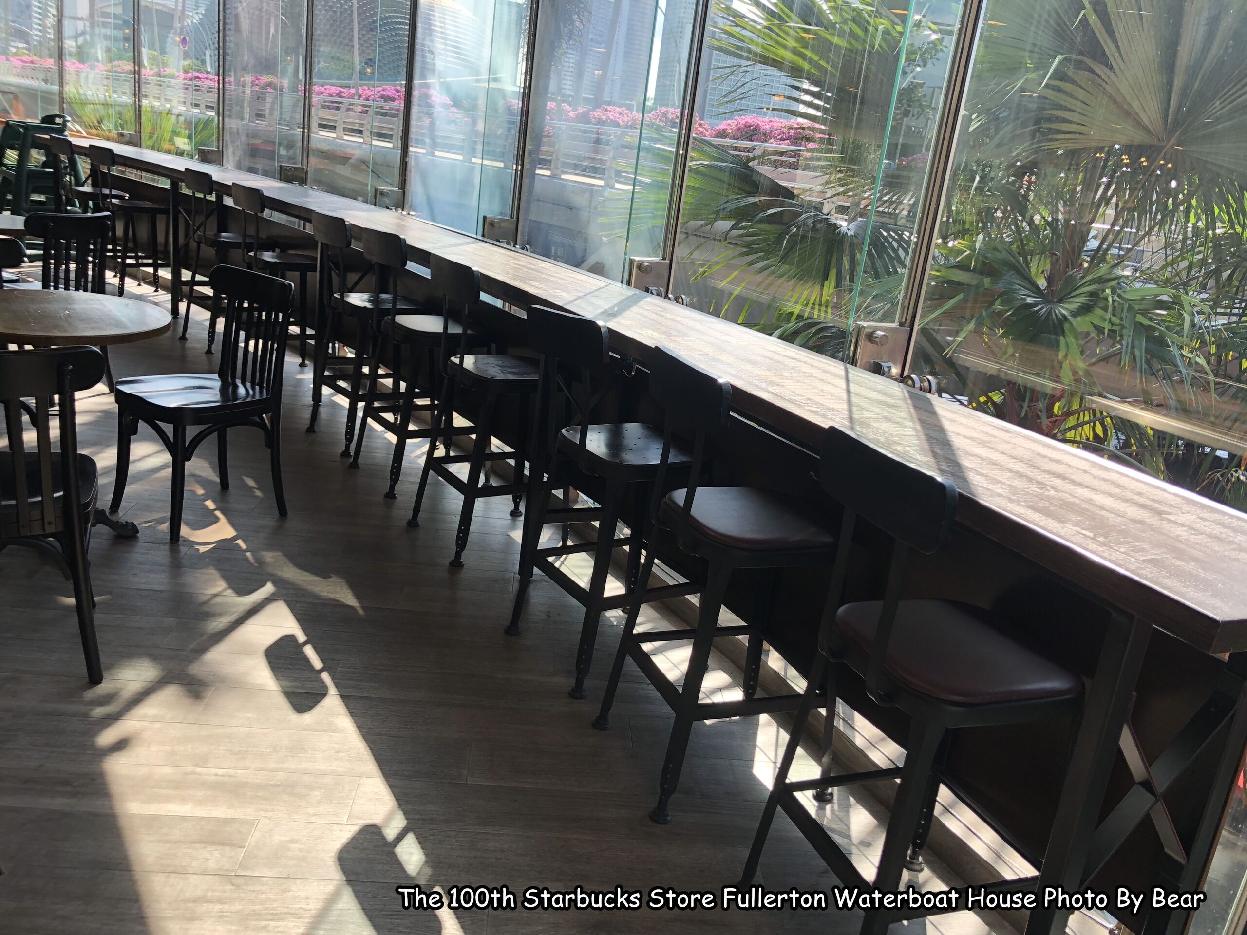 【2019新加坡自由行】「浮爾頓船塢星巴克The 100th Starbucks Store@Fullerton Waterboat House（第一百間門市/特色星巴克/Raffles Place 地鐵萊佛士坊站/近魚尾獅公園/)」