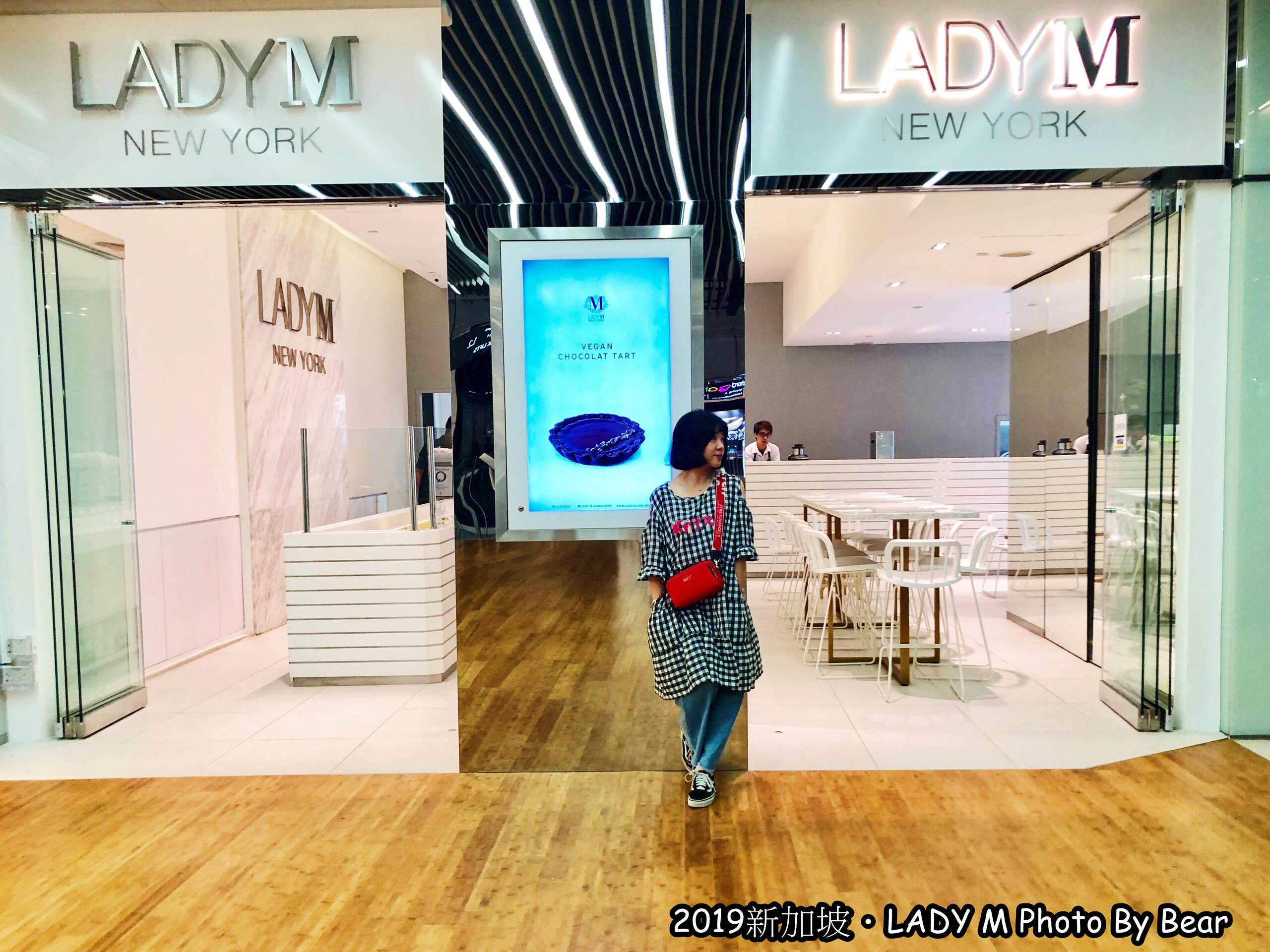【2019新加坡自由行】「LADY M ORCHARD CENTRAL．來自紐約~甜點界裡的LV（必吃/人氣千層蛋糕/階梯式座椅/網美愛店)」