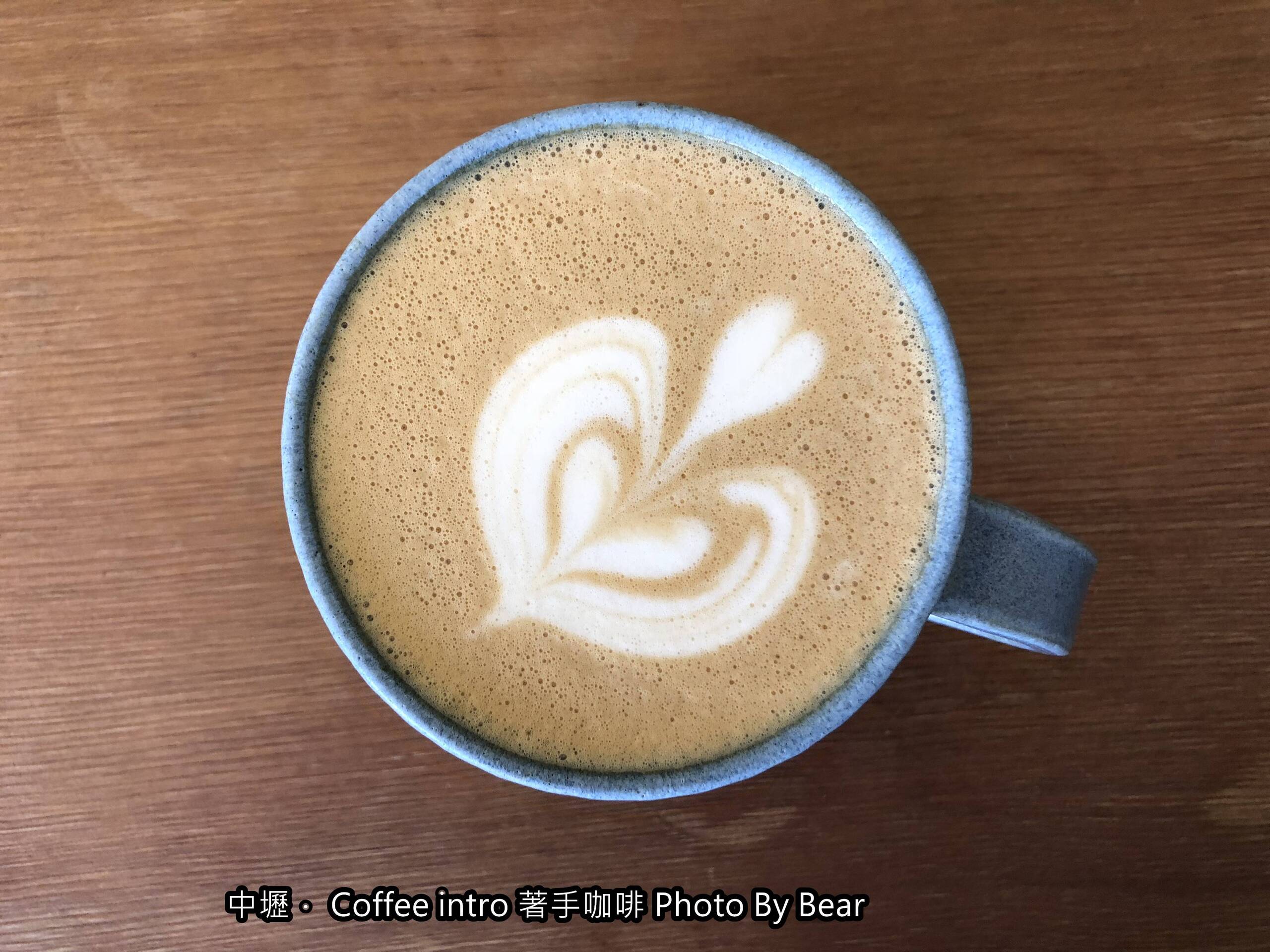 【中壢】「著手咖啡Coffee Intro in Taoyuan（老宅咖啡/自家烘焙/手沖咖啡/磅蛋糕/近內壢車站）」