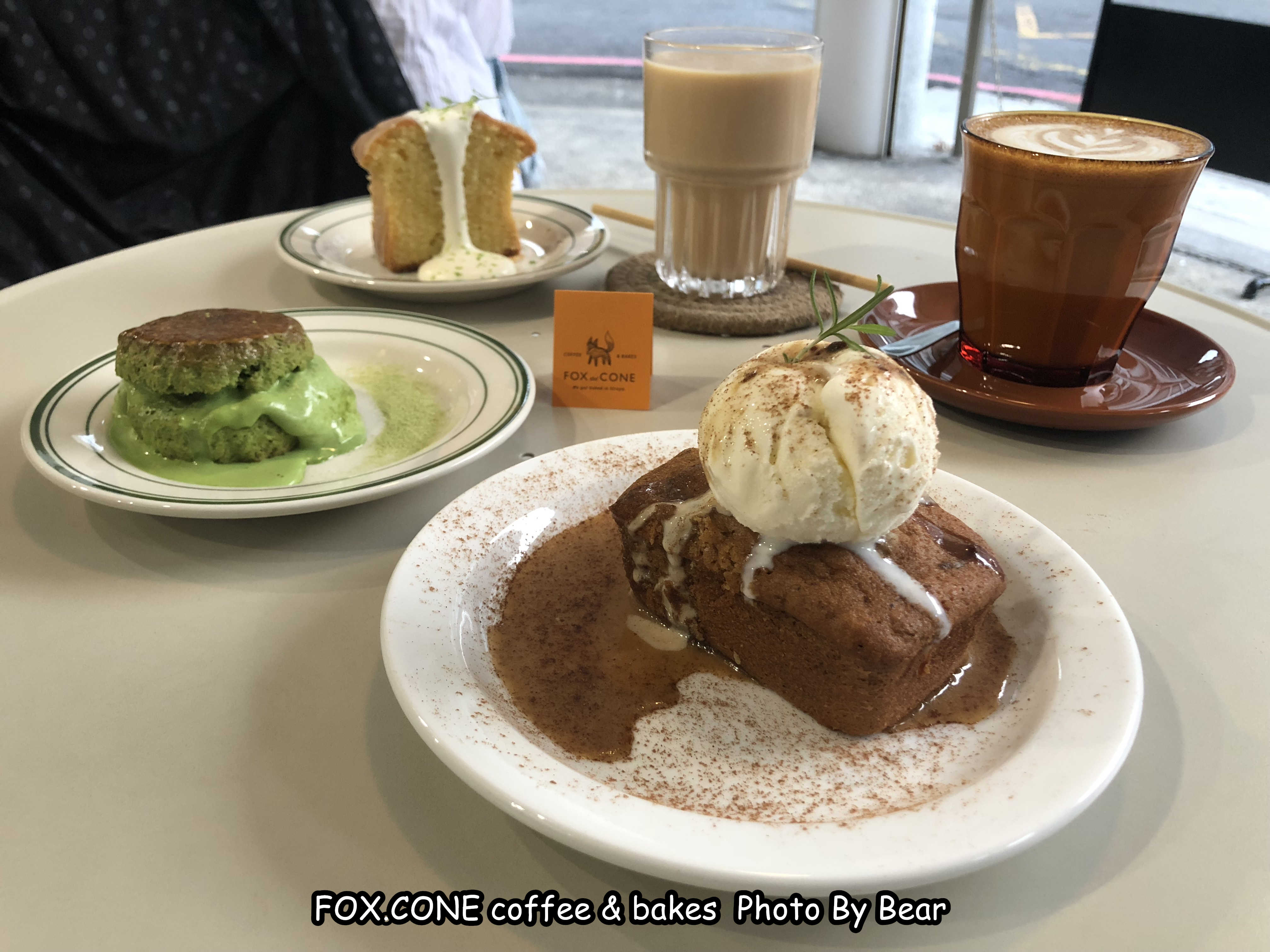 【新竹】「FOX.CONE coffee & bakes，小巧精緻的澳式風格咖啡館（手作司康/磅蛋糕/英式椰棗太妃蛋糕/澳式特選茶飲/近新竹火車站）」