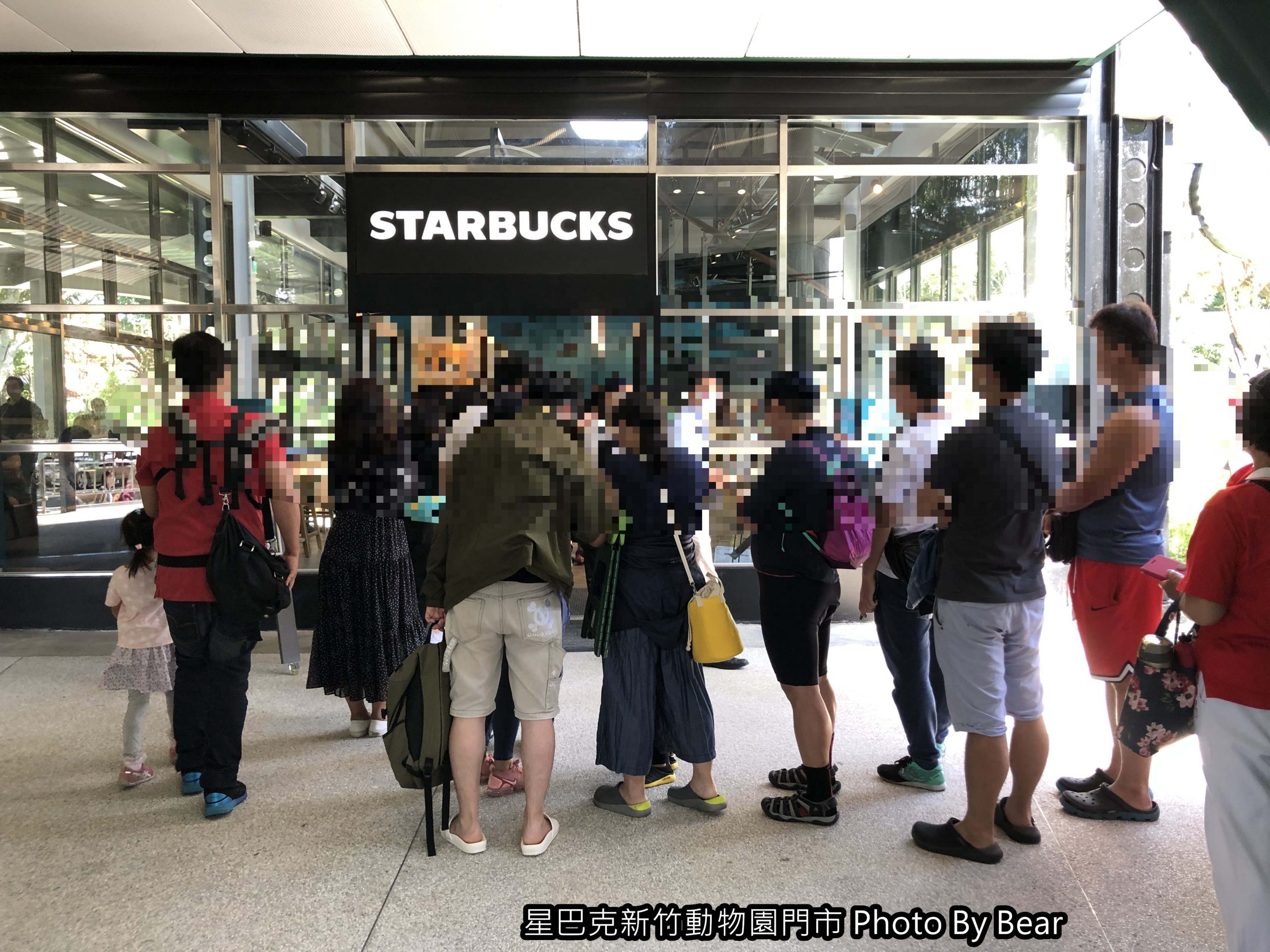 「Meet Me At Starbucks-與動物當鄰居．全新開幕的特色星巴克-新竹動物園門市（舊建築改建/藝術牆面/新竹首間法國原料直送Back-in烤焙門市）」