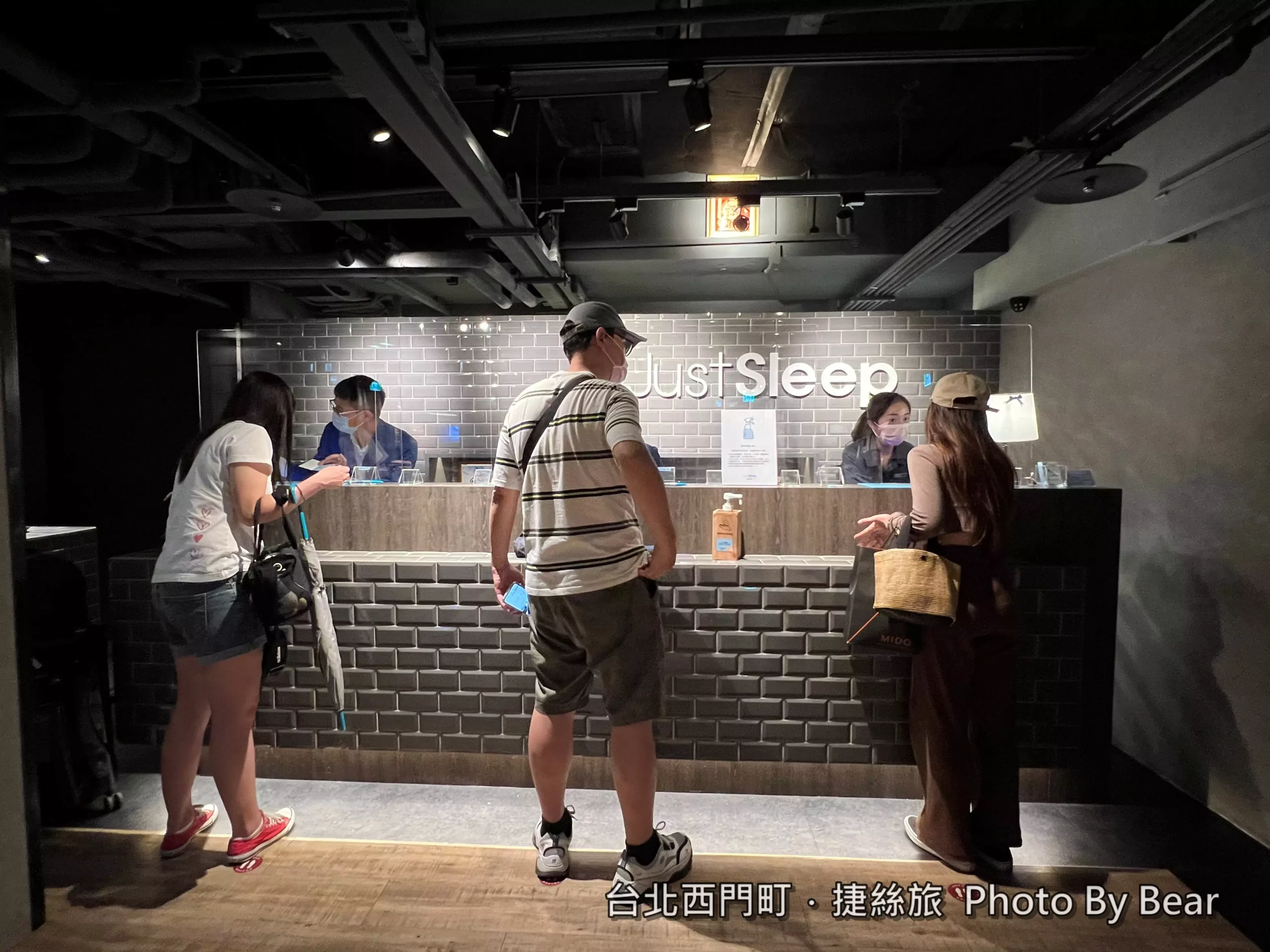 「捷絲旅台北西門館Just Sleep Taipei Ximending | 鄰近西門町商圈及捷運站的質感風格旅店，樓下就有7-11和壽司郎」