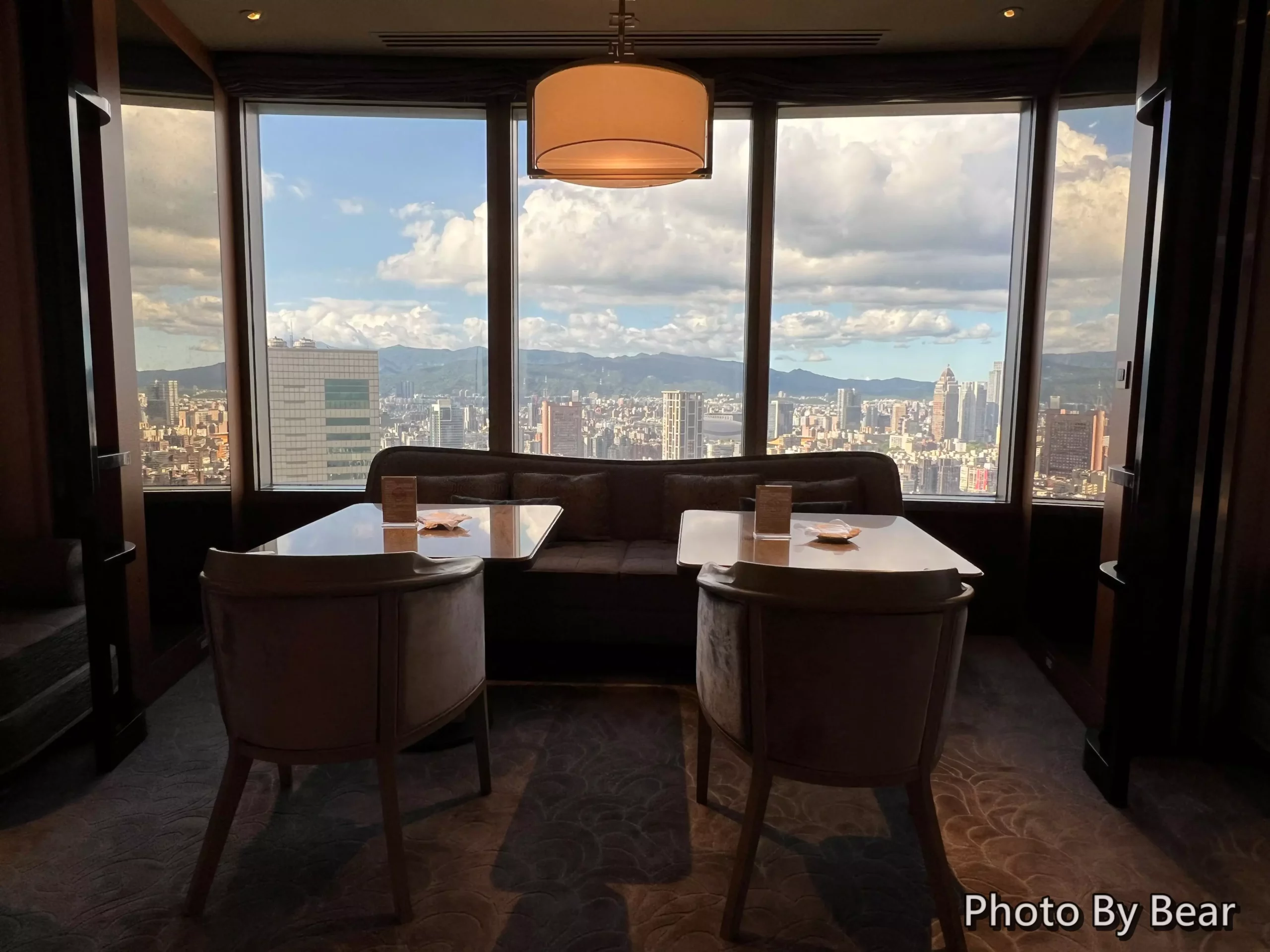 【台北】「遠東香格里拉36F豪華閣，高視野的絕美景致，與Taipei 101面對面吃下午茶」