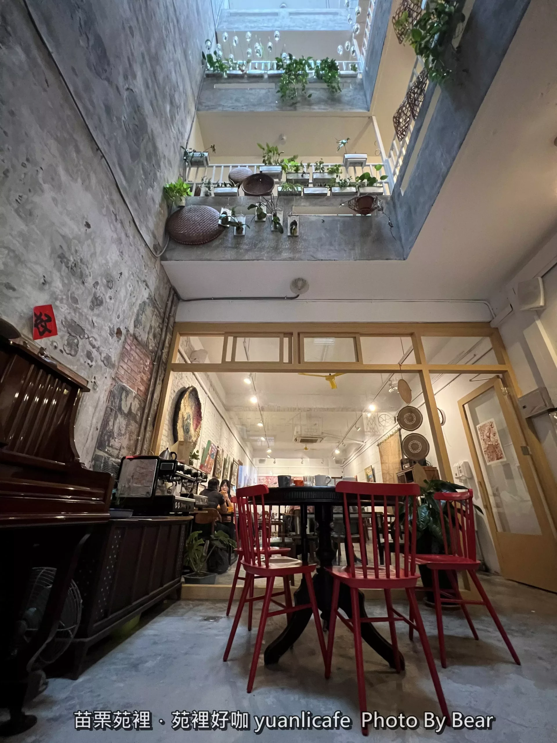 【苑裡】「苑裡好咖Yuanli Cafe.透天厝裡,有天井的老宅咖啡館(手作麵包/司康/肉桂捲/自家烘焙)」 @游游滴