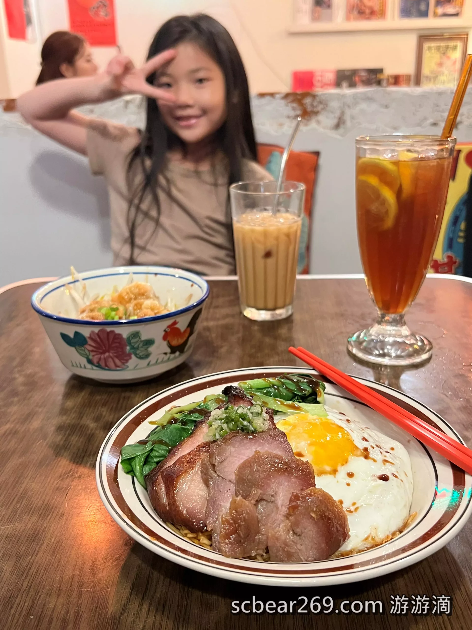 台南】「小餐港事．香港人經營，藏身巷弄裡低調營業的復古風道地港式茶檔（煲仔飯/撈公.撈麵/西多士/港式冷熱飲/今日特餐）」 @游游滴