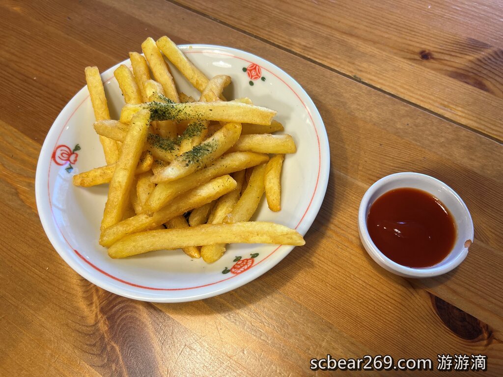 【桃園】「綠町冰室．來復古懷舊風冰果室呷冰、呷飯、呷麵和下午茶攏總有（烏龍麵/雞絲麵/七彩湯圓/手搖飲/蜜糖吐司/近建國國中）」