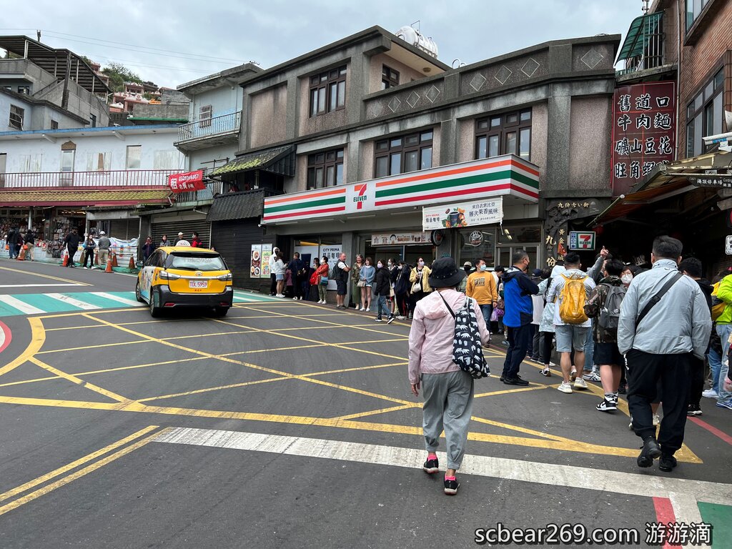 【新北瑞芳】「九份老街美食散策II（銅板小吃/郵局前油葱粿/阿珠雪在燒/酥皮泡芙/番婆嬤神仙茶/小千の冰朴店）」