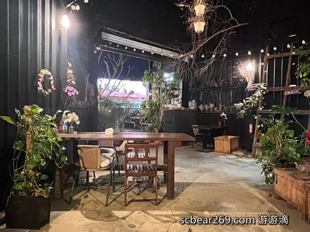 【中壢】「Garden Steak 花園牛排，森林花草系牛排館，夜晚燈光超浪漫（例湯.麵包無限供應/情侶約會/家庭聚餐/環中東路上）」