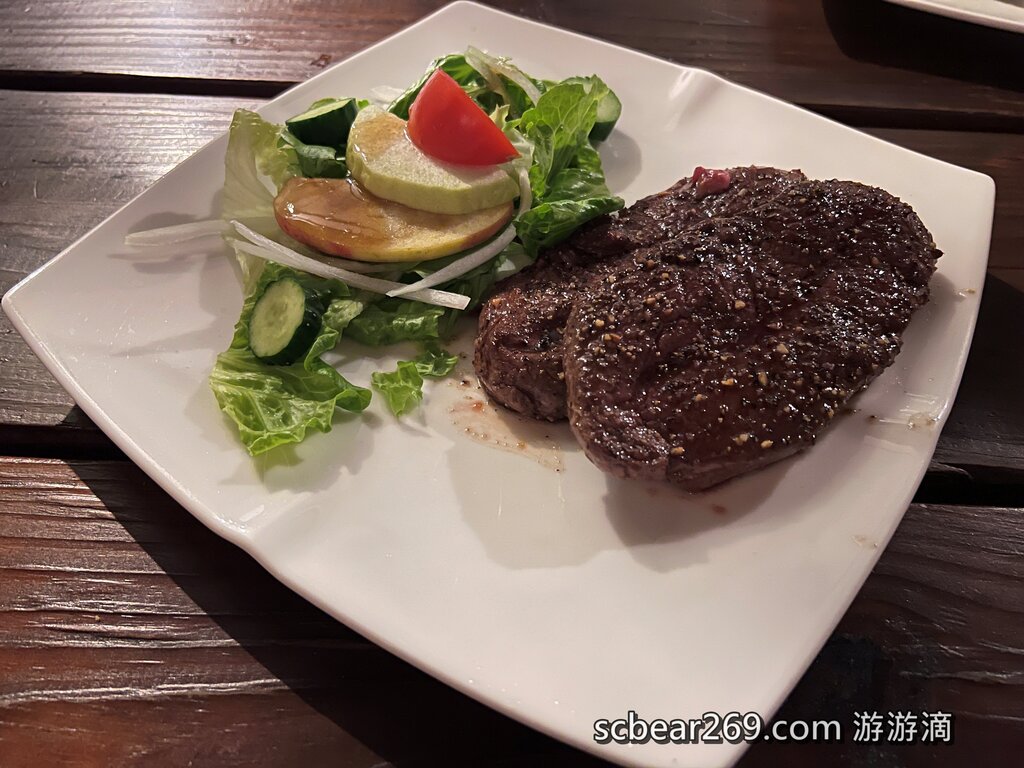 【中壢】「Garden Steak 花園牛排，森林花草系牛排館，夜晚燈光超浪漫（例湯.麵包無限供應/情侶約會/家庭聚餐/環中東路上）」