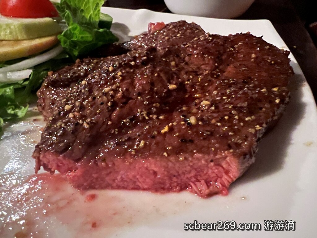 【中壢】「Garden Steak 花園牛排，森林花草系牛排館，夜晚燈光超浪漫（例湯.麵包無限供應/情侶約會/家庭聚餐/環中東路上）」