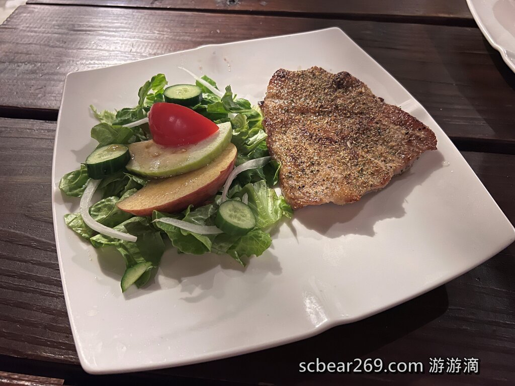 【中壢】「Garden Steak 花園牛排，森林花草系牛排館，夜晚燈光超浪漫（例湯.麵包無限供應/情侶約會/家庭聚餐/環中東路上）」