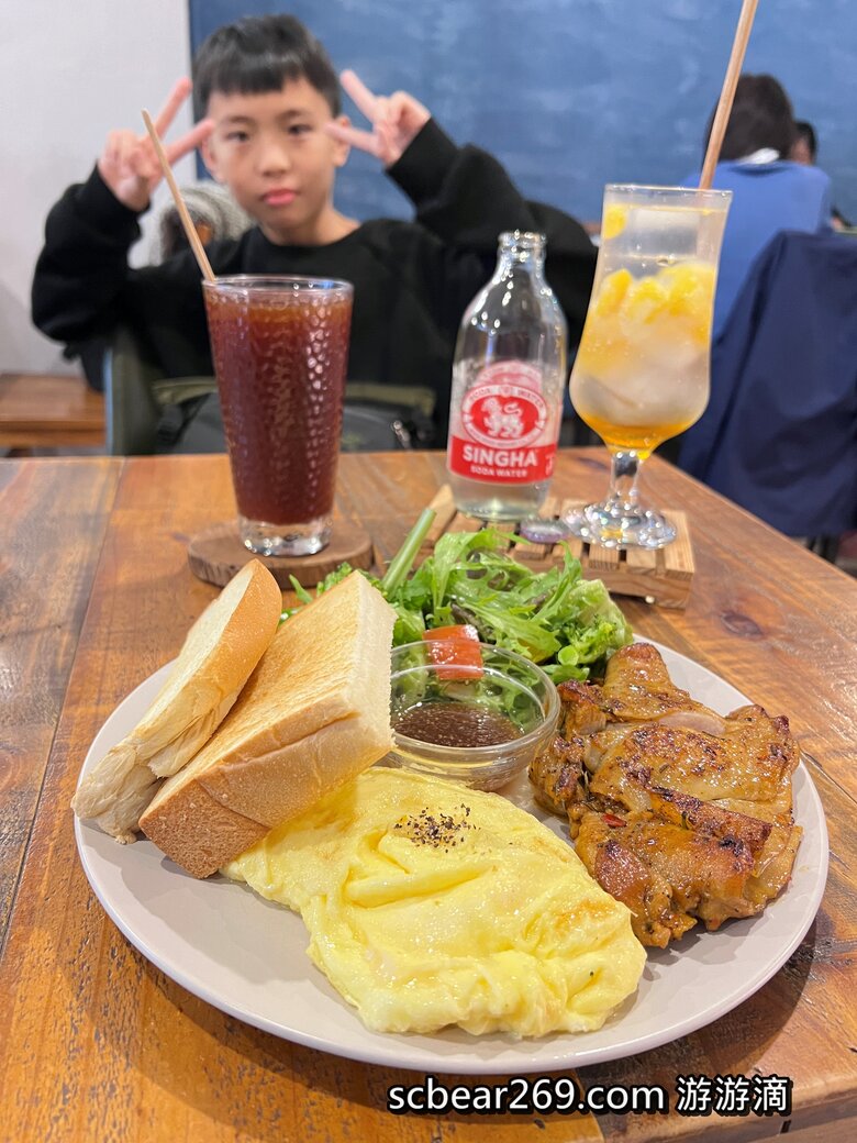 【南港】「苒冉小食光．有賣雞蛋糕的文青風格老宅咖啡館（早午餐/咖哩飯/鹹食/肉桂捲/甜點/寵物友善/近南港車站.捷運站）」