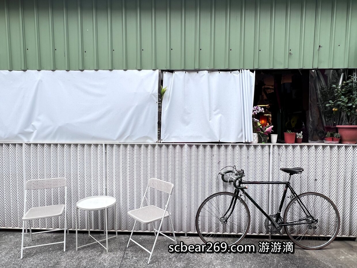 【萬華】「TokyoBike Cafe，隱身萬華新富町文化市場內的日式木屋特色單車咖啡館(早午餐/輕食/甜點/生活選物)」