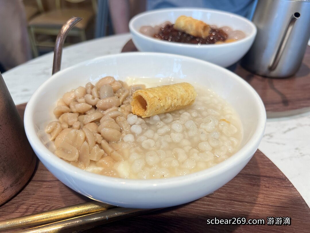 【嘉義】「壼豆花Sweet Fu ．有豆漿與泰奶湯底的網美豆花店，用手沖壼自己加湯底金促咪，還有超好吃的生乳捲和蛋捲」