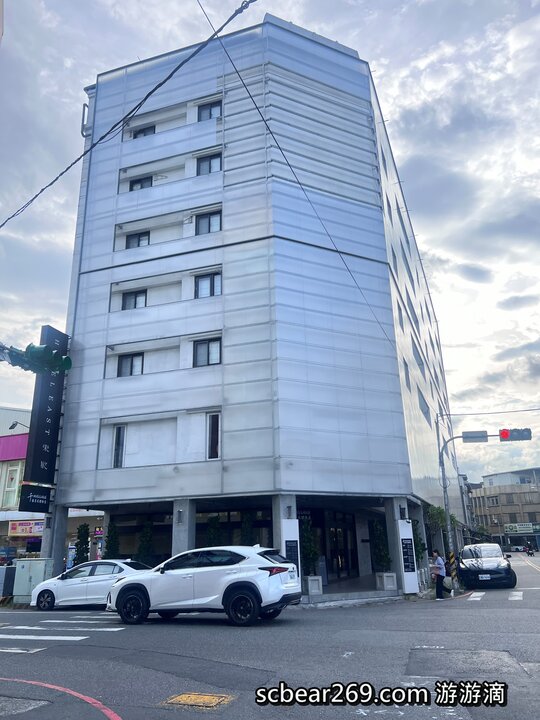 【宜蘭新月廣場住宿】「宜蘭東旅 Hotel East Yilan．入住享一泊二食的日式侘寂質感風格寵物友善旅宿，大啖美味關東煮宵夜及日式定食早餐，還可預約住宿按摩」