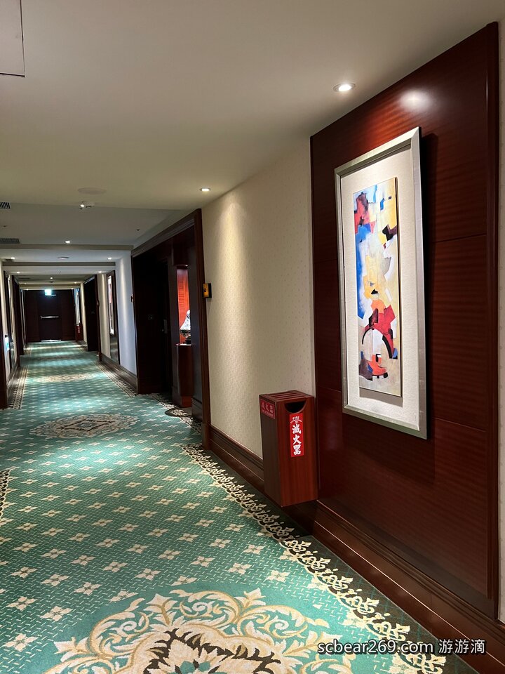 【台北】「漢普頓酒店Hamp Court Palace Taipei．氣派又典雅的歐風維多利亞式建築酒店（經典家庭房/迎賓點心/泡麵宵夜/桌遊租借/近捷運松江南京站）」