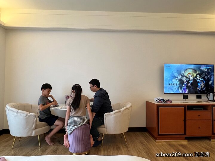 【台北】「漢普頓酒店Hamp Court Palace Taipei．氣派又典雅的歐風維多利亞式建築酒店（經典家庭房/迎賓點心/泡麵宵夜/桌遊租借/近捷運松江南京站）」