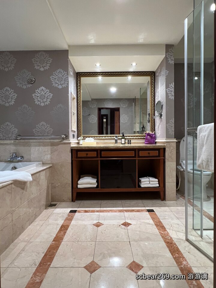 【台北】「漢普頓酒店Hamp Court Palace Taipei．氣派又典雅的歐風維多利亞式建築酒店（經典家庭房/迎賓點心/泡麵宵夜/桌遊租借/近捷運松江南京站）」