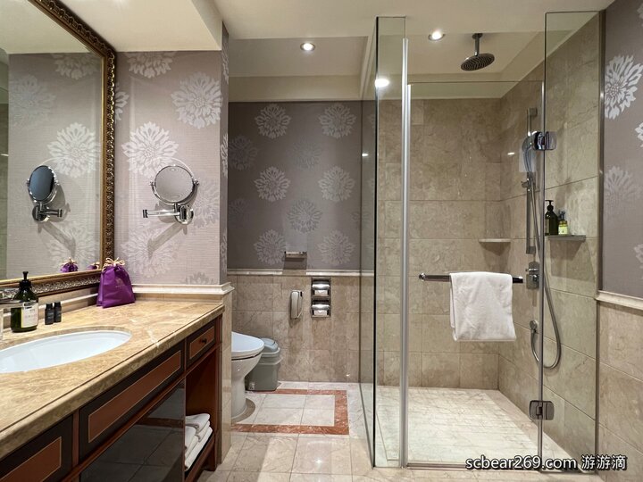 【台北】「漢普頓酒店Hamp Court Palace Taipei．氣派又典雅的歐風維多利亞式建築酒店（經典家庭房/迎賓點心/泡麵宵夜/桌遊租借/近捷運松江南京站）」