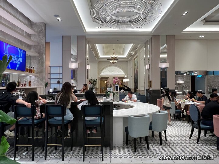 【台北】「漢普頓酒店Hamp Court Palace Taipei．氣派又典雅的歐風維多利亞式建築酒店（經典家庭房/迎賓點心/泡麵宵夜/桌遊租借/近捷運松江南京站）」