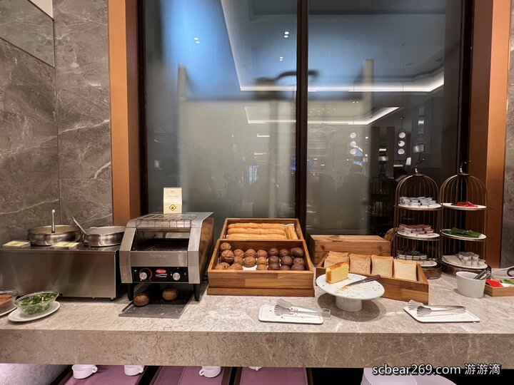 【台北】「漢普頓酒店Hamp Court Palace Taipei．氣派又典雅的歐風維多利亞式建築酒店（經典家庭房/迎賓點心/泡麵宵夜/桌遊租借/近捷運松江南京站）」