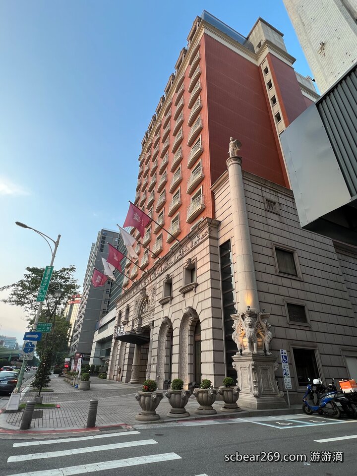 網站近期文章：【台北】「漢普頓酒店Hamp Court Palace Taipei．氣派又典雅的歐風維多利亞式建築酒店（經典家庭房/迎賓點心/泡麵宵夜/桌遊租借/近捷運松江南京站）」
