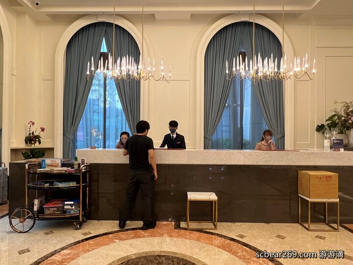 【台北】「漢普頓酒店Hamp Court Palace Taipei．氣派又典雅的歐風維多利亞式建築酒店（經典家庭房/迎賓點心/泡麵宵夜/桌遊租借/近捷運松江南京站）」