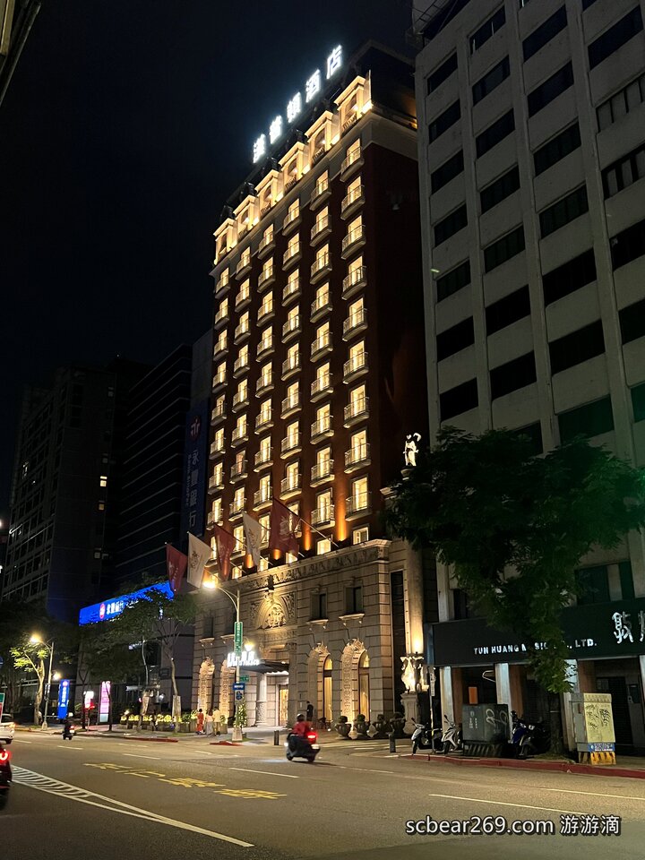 【台北】「漢普頓酒店Hamp Court Palace Taipei．氣派又典雅的歐風維多利亞式建築酒店（經典家庭房/迎賓點心/泡麵宵夜/桌遊租借/近捷運松江南京站）」