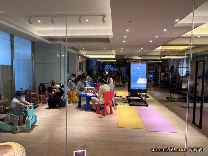 【台北】「漢普頓酒店Hamp Court Palace Taipei．氣派又典雅的歐風維多利亞式建築酒店（經典家庭房/迎賓點心/泡麵宵夜/桌遊租借/近捷運松江南京站）」