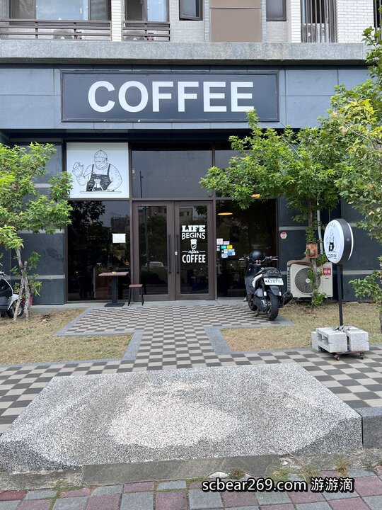 【竹南】「DAZE COFFEE．工業質感風自家烘焙咖啡館(手作甜點.麵包/巨無霸焦糖布丁/口袋餅/價格親民.高CP值）」