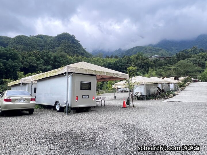 【南投鹿谷】「溪部好呆庄露營車體驗：免裝備懶人露營，入住細節與環境開箱」