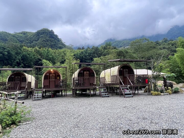 【南投鹿谷】「溪部好呆庄露營車體驗：免裝備懶人露營，入住細節與環境開箱」