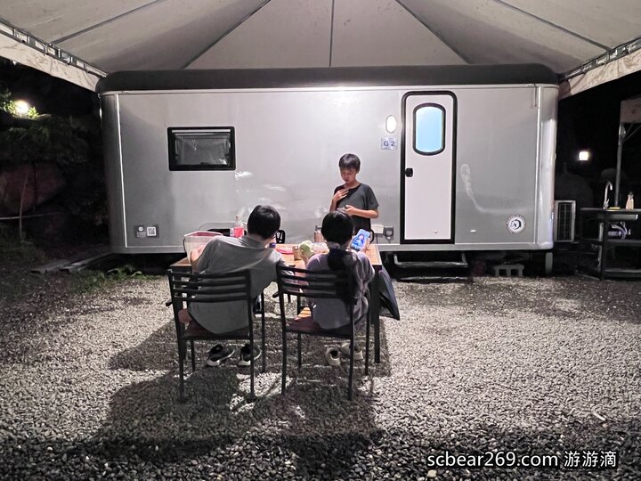 【南投鹿谷】「溪部好呆庄露營車體驗：免裝備懶人露營，入住細節與環境開箱」