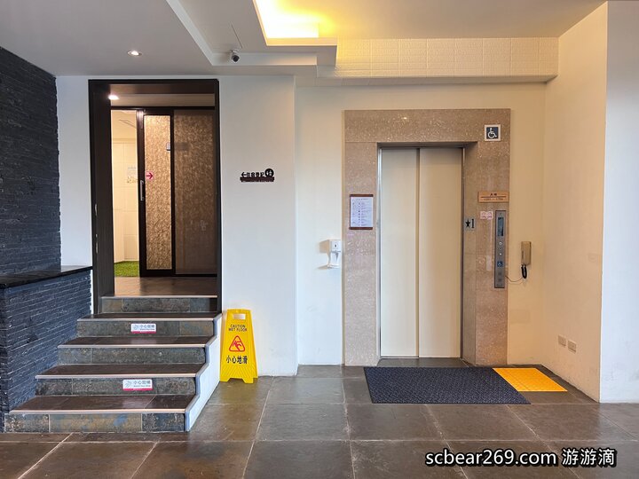 【南投】「集集鐵道行旅．以火車為主題的親子友善特色旅店（免費宵夜/中西式早餐/兒童遊戲區/電動遊戲機/行旅觀山四人房/附停車場/近集集火車站）」