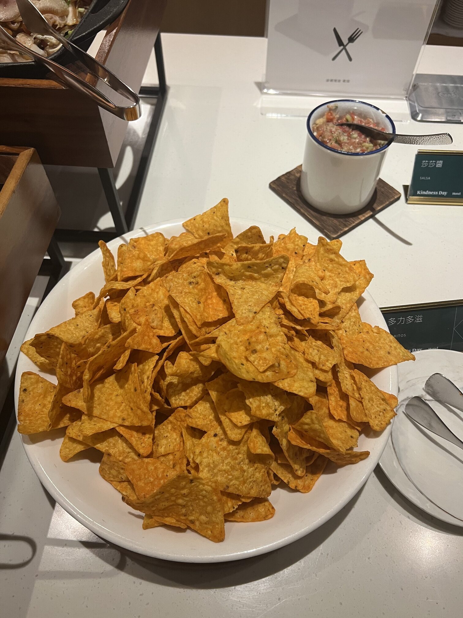 【台南】「康橋慢旅Kindness Day Hotel．府城住宿推薦，文青風設計旅店，宵夜.午茶點心吃到飽，還有免費腳踏車租借和自助洗衣.烘衣房」