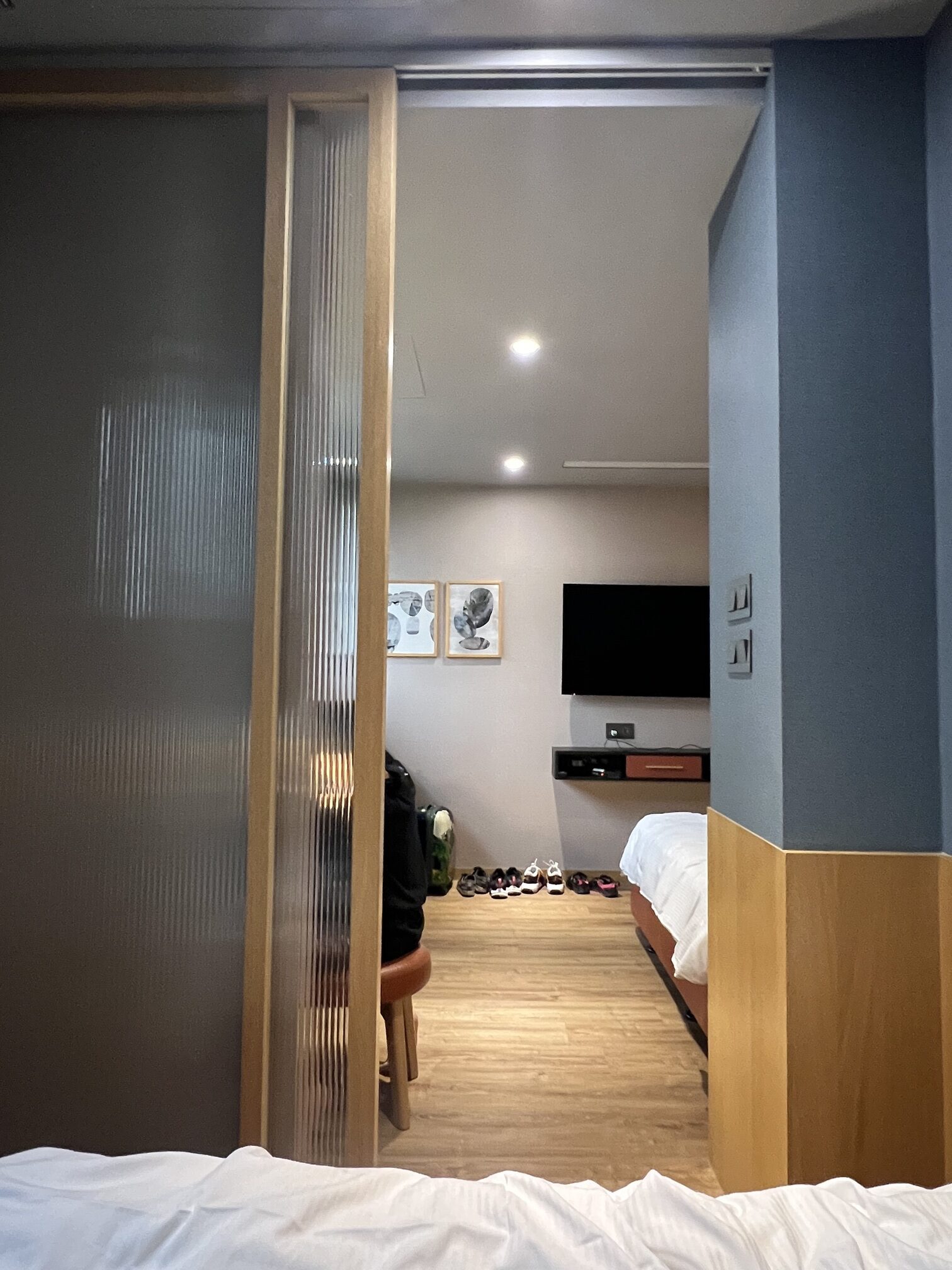 【台南】「康橋慢旅Kindness Day Hotel．府城住宿推薦，文青風設計旅店，宵夜.午茶點心吃到飽，還有免費腳踏車租借和自助洗衣.烘衣房」