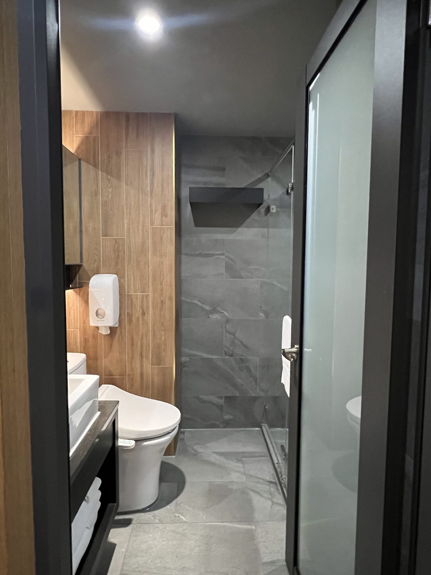 【台南】「康橋慢旅Kindness Day Hotel．府城住宿推薦，文青風設計旅店，宵夜.午茶點心吃到飽，還有免費腳踏車租借和自助洗衣.烘衣房」