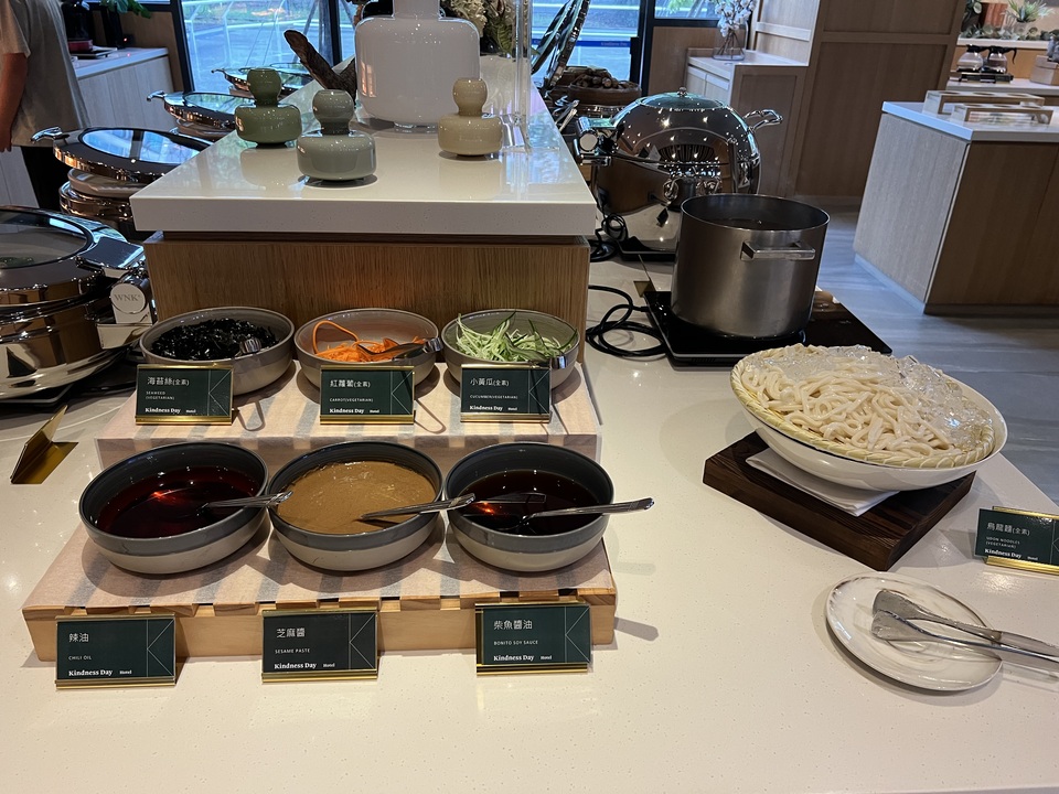 【台南】「康橋慢旅Kindness Day Hotel．府城住宿推薦，文青風設計旅店，宵夜.午茶點心吃到飽，還有免費腳踏車租借和自助洗衣.烘衣房」