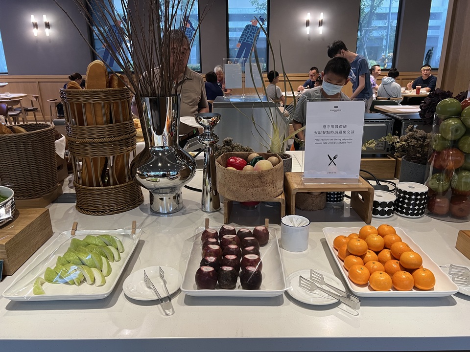 【台南】「康橋慢旅Kindness Day Hotel．府城住宿推薦，文青風設計旅店，宵夜.午茶點心吃到飽，還有免費腳踏車租借和自助洗衣.烘衣房」