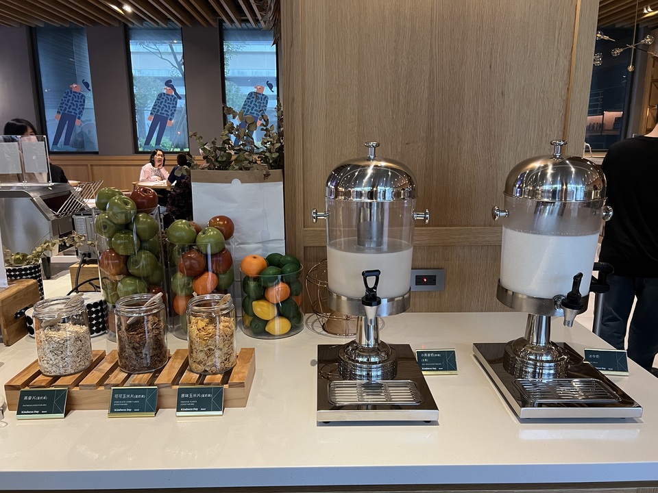 【台南】「康橋慢旅Kindness Day Hotel．府城住宿推薦，文青風設計旅店，宵夜.午茶點心吃到飽，還有免費腳踏車租借和自助洗衣.烘衣房」