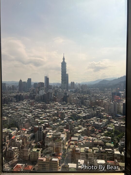 【台北】「遠東香格里拉36F豪華閣，與Taipei 101面對面的景觀餐廳，可享用個人主餐+中西式吃到飽的自助早餐」