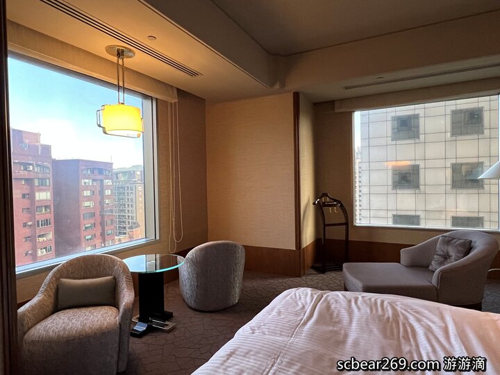 【台北】「遠東香格里拉Shangri-La Taipei ．房內也可看到101的豪華閣超豪華客房篇（中式奢華風/全視界觀景窗/川堂式衣櫃/頂樓溫水游泳池/美拍101夜景）」