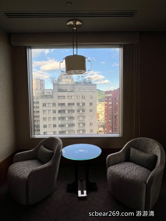 【台北】「遠東香格里拉Shangri-La Taipei ．房內也可看到101的豪華閣超豪華客房篇（中式奢華風/全視界觀景窗/川堂式衣櫃/頂樓溫水游泳池/美拍101夜景）」