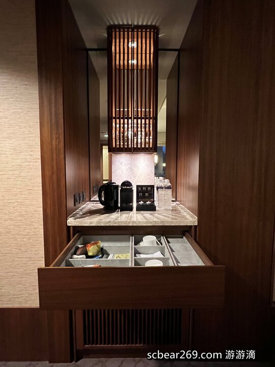 【台北】「遠東香格里拉Shangri-La Taipei ．房內也可看到101的豪華閣超豪華客房篇（中式奢華風/全視界觀景窗/川堂式衣櫃/頂樓溫水游泳池/美拍101夜景）」
