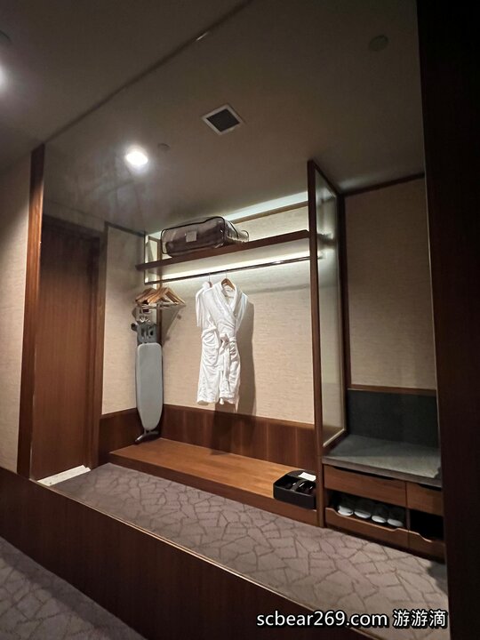 【台北】「遠東香格里拉Shangri-La Taipei ．房內也可看到101的豪華閣超豪華客房篇（中式奢華風/全視界觀景窗/川堂式衣櫃/頂樓溫水游泳池/美拍101夜景）」