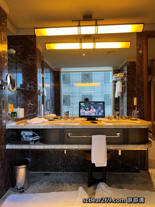【台北】「遠東香格里拉Shangri-La Taipei ．房內也可看到101的豪華閣超豪華客房篇（中式奢華風/全視界觀景窗/川堂式衣櫃/頂樓溫水游泳池/美拍101夜景）」