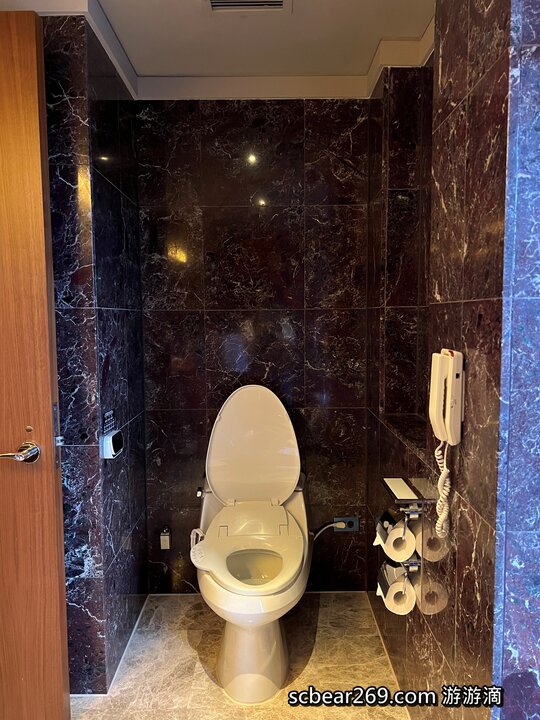 【台北】「遠東香格里拉Shangri-La Taipei ．房內也可看到101的豪華閣超豪華客房篇（中式奢華風/全視界觀景窗/川堂式衣櫃/頂樓溫水游泳池/美拍101夜景）」