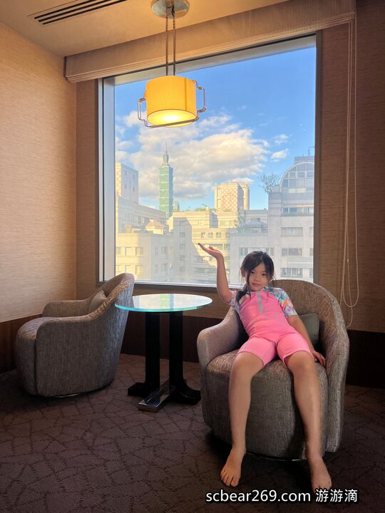 【台北】「遠東香格里拉Shangri-La Taipei ．房內也可看到101的豪華閣超豪華客房篇（中式奢華風/全視界觀景窗/川堂式衣櫃/頂樓溫水游泳池/美拍101夜景）」